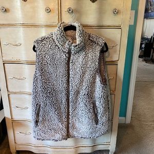 DONATING ON 11/18 | Thread+Supply Sherpa vest